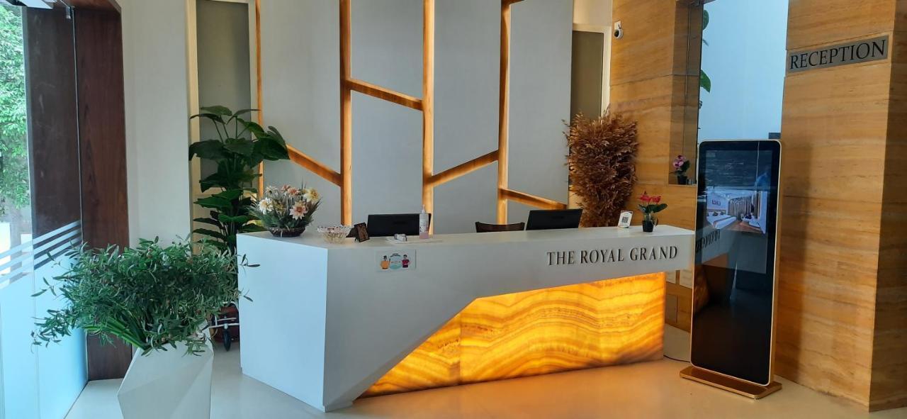 Hotel The Royal Grand Karūr Zewnętrze zdjęcie